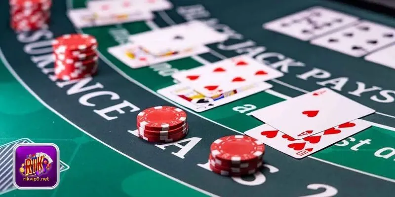 Luật chơi mang tính đối kháng thú vị giữa người chơi và nhà cái